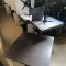 26 tables carrées dessus marron foncé | style cantine , brasserie, cafeteria |