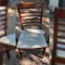 Lot 11 chaises resto structure bois & assises simili cuir blanc