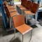 Lot 28 chaises design bicolores oranges & blanches