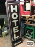 DÉCO 80’s vintage : Enseigne lumineuse 2m15 • «HOTEL» 