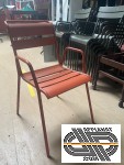 Lot de 22 fauteuils oranges style FERMOB avec accoudoirs
