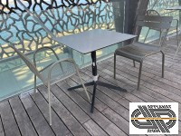 Lot de 58 tables extérieures carrées Pedrali (pieds en acier noir)