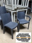 Lot 10 fauteuils noirs + 10 chaises noires empilables en plastique texture style bois tressé