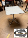 Lot de 40 tables extérieures carrées Pedrali (pieds en acier gris)