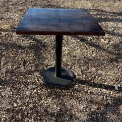 Lot de 51 tables carrées en bois - idéales pour petites surfaces
