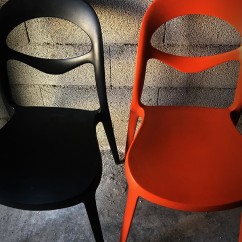 Petit lot de 10 chaises plastique design pour extérieur 