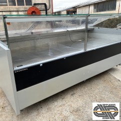 Vitrine froid ventilé 2m60 à réserve 3 portes & groupe logé | Comptoir(s) réfrigéré(s) Criocabin Extra