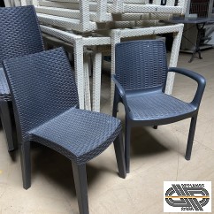 Lot 10 fauteuils noirs + 10 chaises noires empilables en plastique texture style bois tressé
