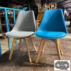 Lot de 32 chaises scandinaves grises et bleues