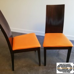 Mobilier CHR : Lot 19 chaises en bois massif verni avec assise simili cuir orange