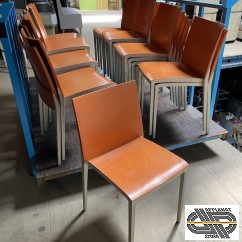 Lot 28 chaises design bicolores oranges & blanches
