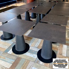 Assortiment de 20 tables CHR plateau style wengé | extra-fin pied conique