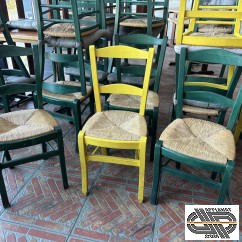 Lot de 23 chaises colorées style rustique avec assise en paille 