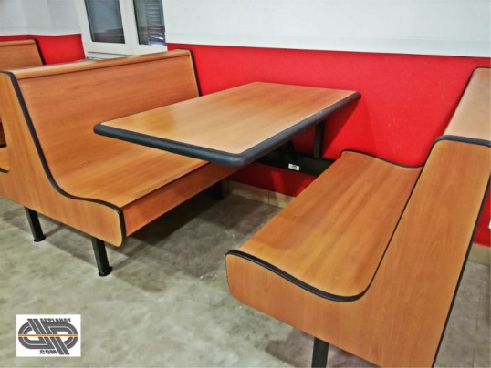 Ensembles banquettes et tables murales - PLYMOLD