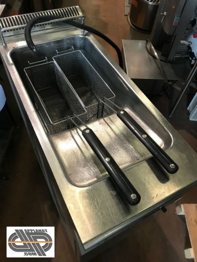 Friteuse pro sur pieds avec deux paniers