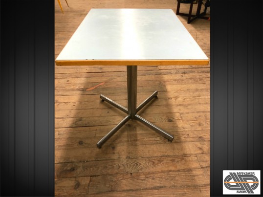 table chr occasion professionnelle en bois mélaminé