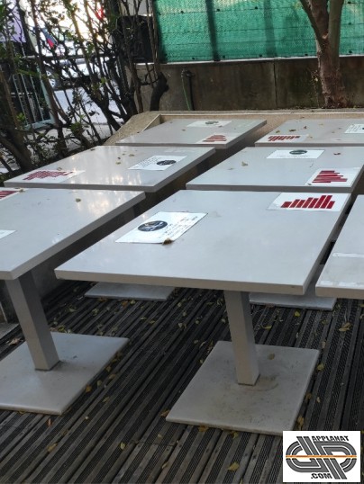 Lot 15 tables metal extérieur couleur ciment occasion - nous consulter