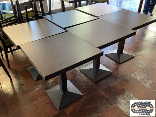 Lot de tables de restaurant d'occasion