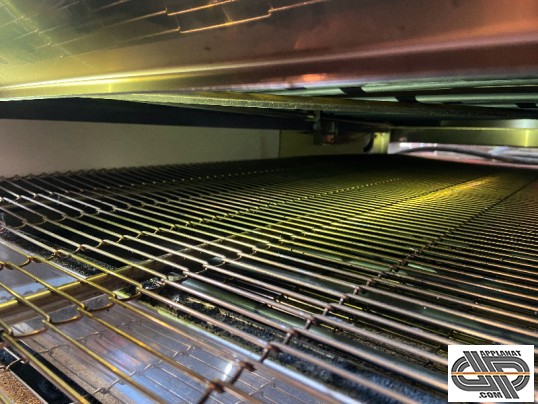 Intérieur de chambre de cuisson d'un four pizza électrique OEM a convoyeur