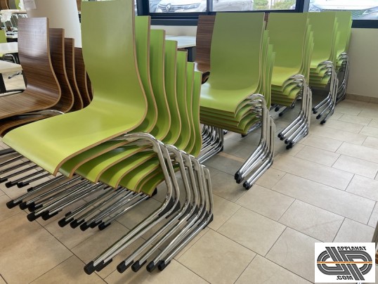 Lot mobilier professionnel chaises design vertes empilables 