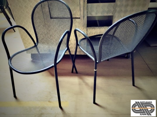 fauteuils metal exterieur design marque EMU collection RONDA