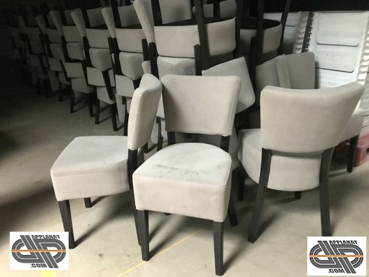 Lot de chaises de restaurant grises et noires à assise épaisse d'occasion