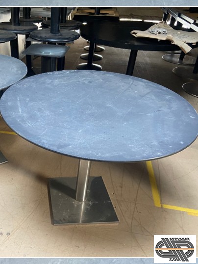 Tables restau bistrot d'occasion rondes avec plateaux nuancés gris