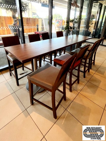 Chaises et tables bois CHR pour café, bar, restaurant