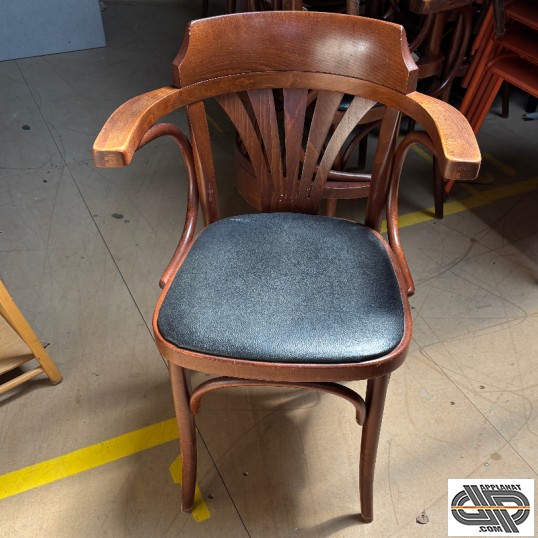 Fauteuil bridge bois marron style chêne foncé et assise simili cuir noir
