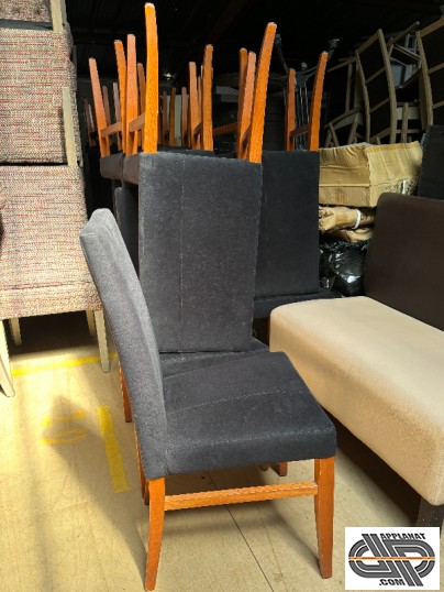 Chaises noires d'occasion en lot