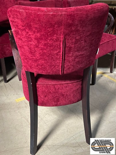 chaise club bridge occasion en velour rouge vue de derrière