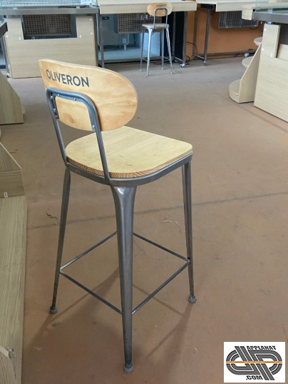 Chaise haute acier gris avec assise et dossier bois clair