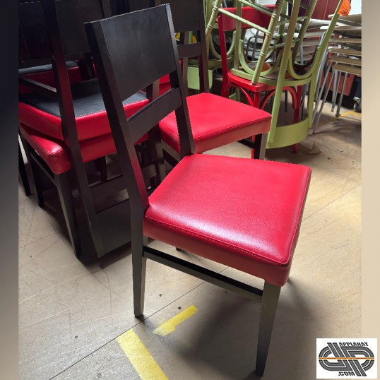 Chaise brasserie simili bois et cuir synthetique rouge occasion ptroche du neuf