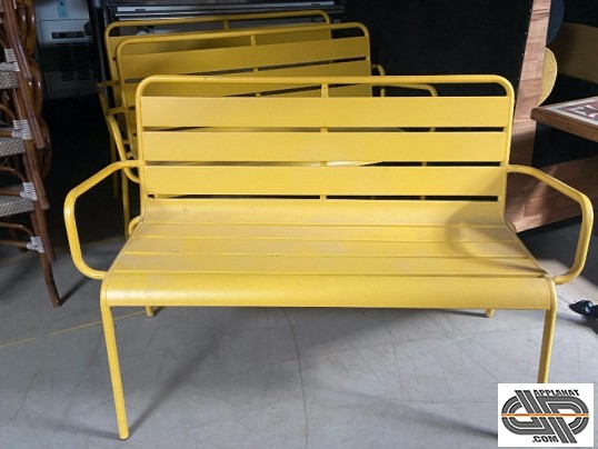 Banc jaune metallique 