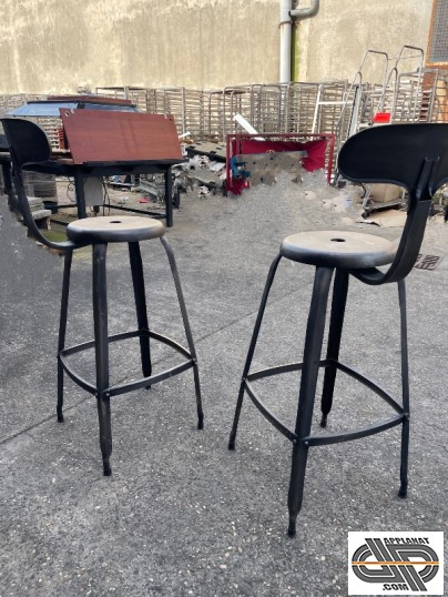 Tabourets de dos dans nos entrepôts