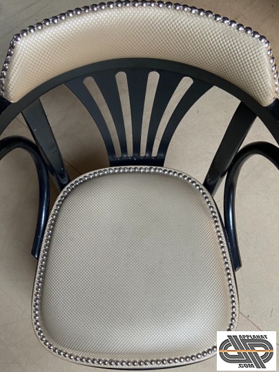 Chaise bistrot assise et dossier rembourré habillage tissus jersey jacquard coulté