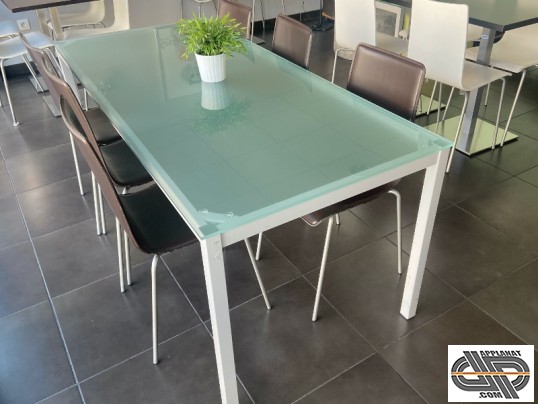 Table en verre de restaurant d'occasion