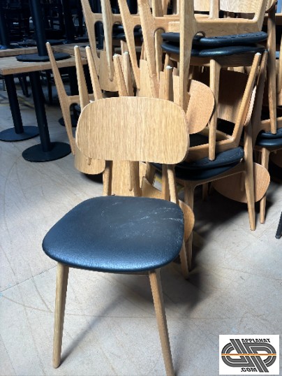 Lot de chaises bois clair et assise noire occasion