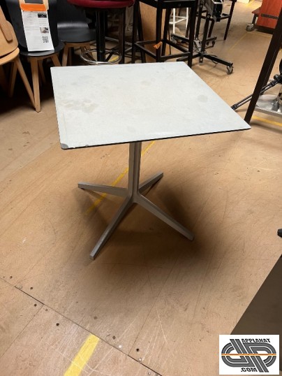 Table Pedrali pieds gris occasion