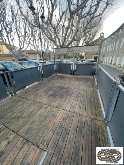 Terrasse bois d’occasion pour usage professionnel