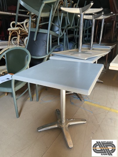 petit lot de tables d'occasion pour bar, bistrot, brasserie, café, restaurant, snack d'occasion 