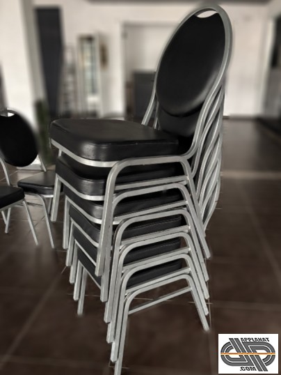Chaises empilables d'occasion