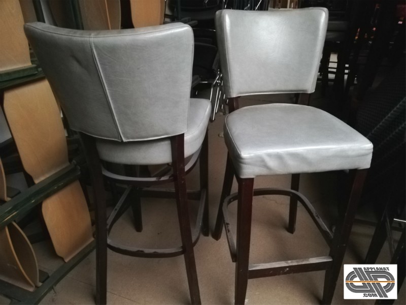 Lot 37 chaises restaurant grises simili cuir occasion  VENDU